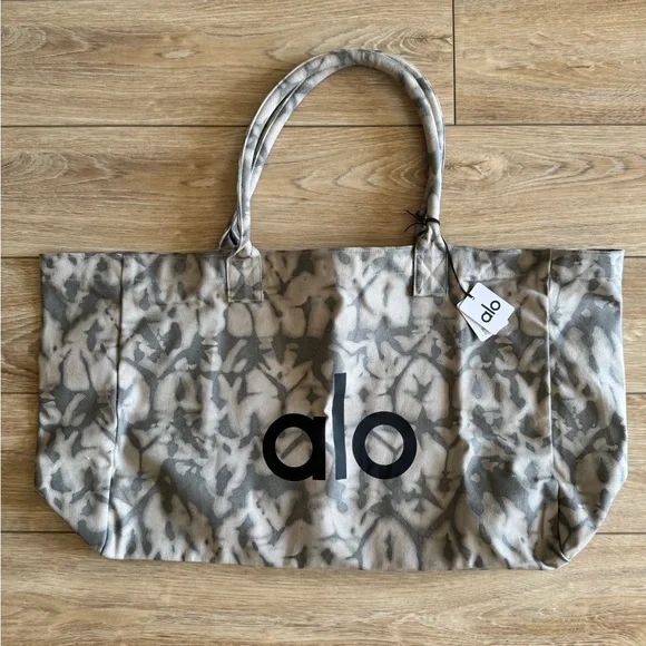 ALO Iconic Shopper Tote - Picture 3 of 6